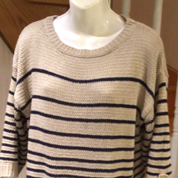 🛍2 for $35🛍Pullover style 3/4 sleeve round neckline striped knit top Preloved - Picture 3 of 5